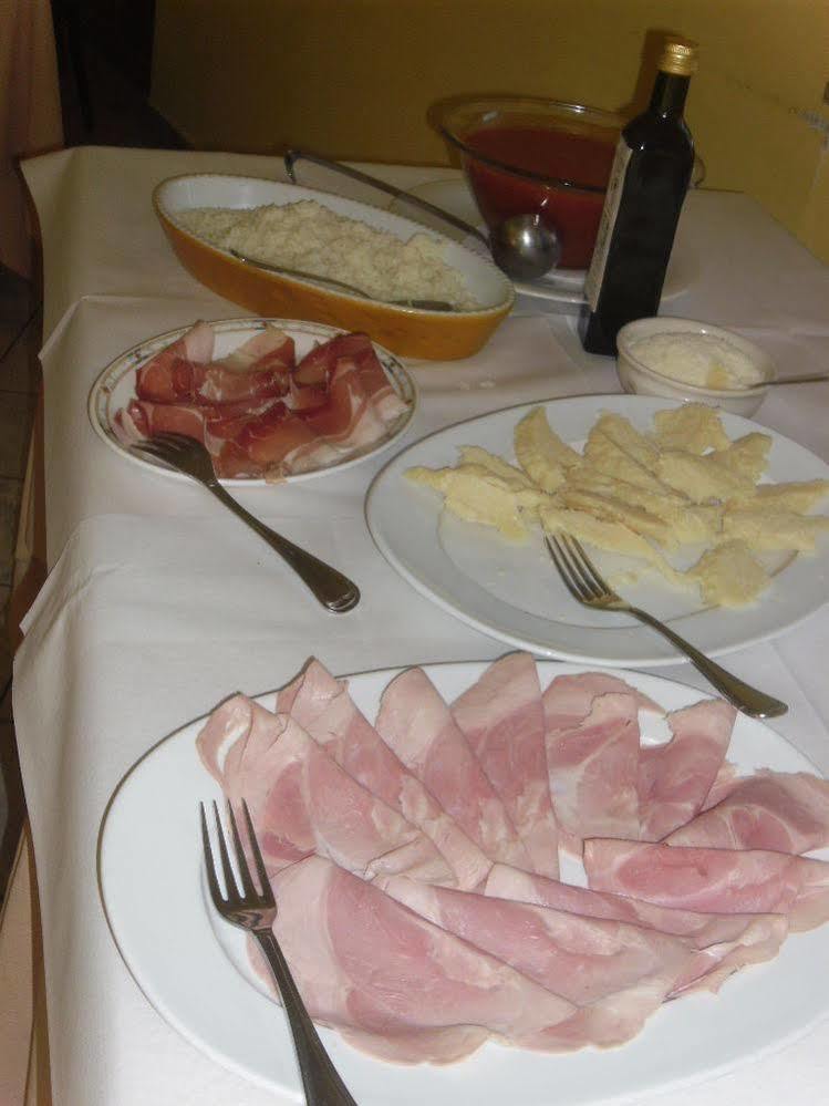 Hotel Ristorante Farneta コルトーナ エクステリア 写真
